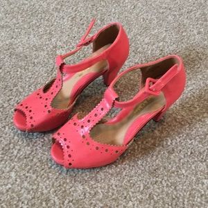 Coral vintage style heels size 8
